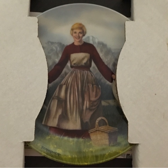 Collectible- The Sound of Music First Plate in Series. Knowles, 1986. Fine China - Picture 4 of 10
